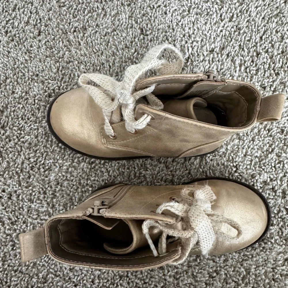 Toddler Gold Lace Up Boots Girls Fashion boots side zip boots Size 8 - Picture 4 of 9